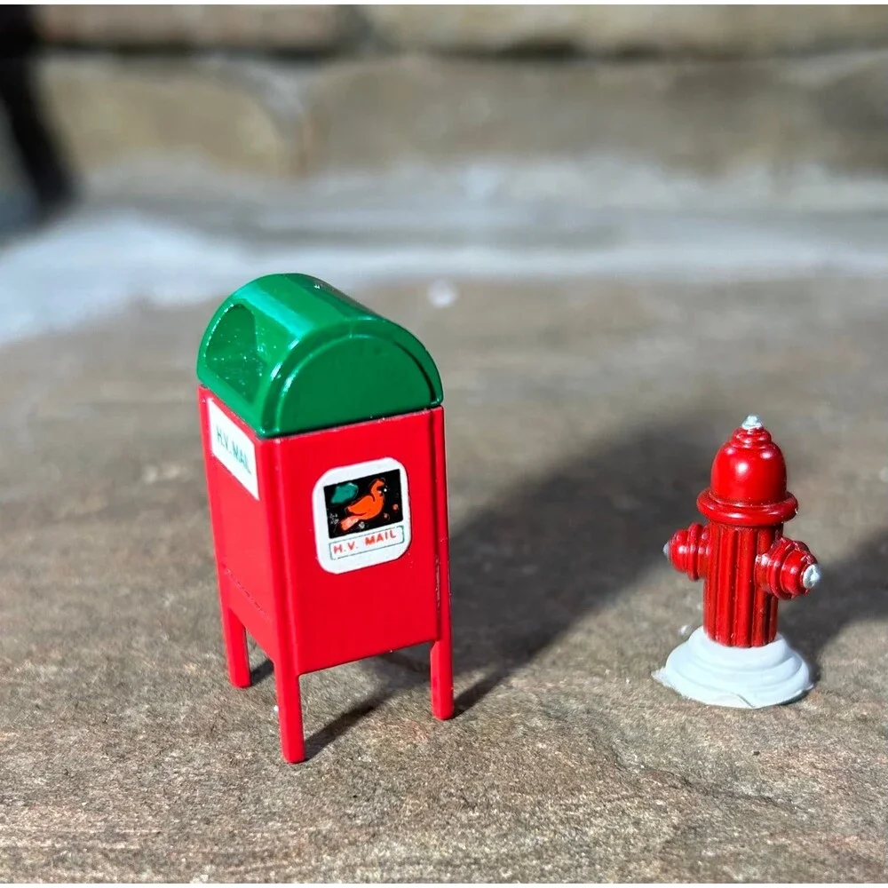 Department 56 Mail Box and Fire Hydrant #5214-0 with box